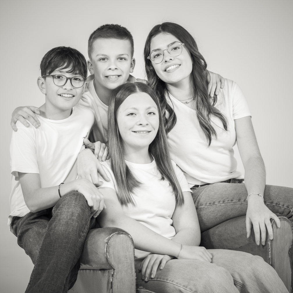 Marie Photographe : shooting studio famille laval
